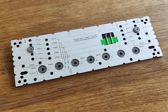 Boorsjabloon voor meubelgaten, multiplex 6 mm, 297 x 95 mm, versterkte lagers, systeem 32