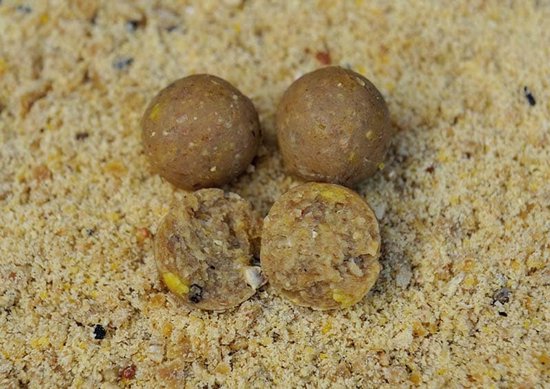 Carp Whisperer - SE4 boilies - Diameter: 15mm - Gewicht: 2.5kg van Merkloos