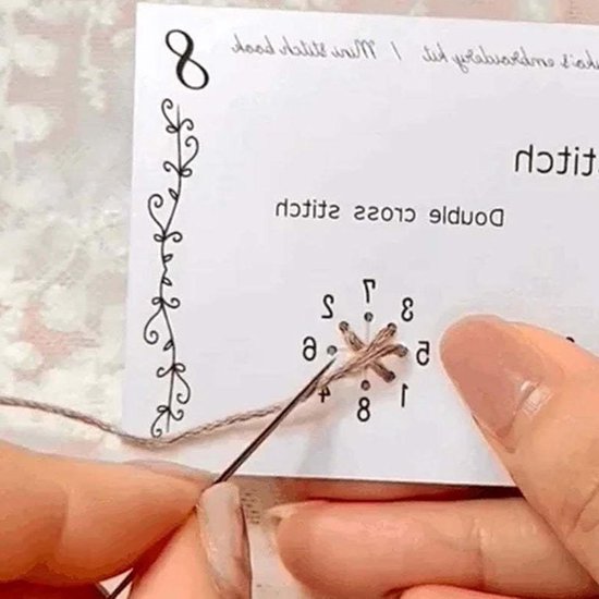 Naaiboek Borduursteken - Praktijkkit Naaien - Nieuwe Technieken Leren - Eenvoudig te Volgen - 7.5 x 6.5 cm - Mini